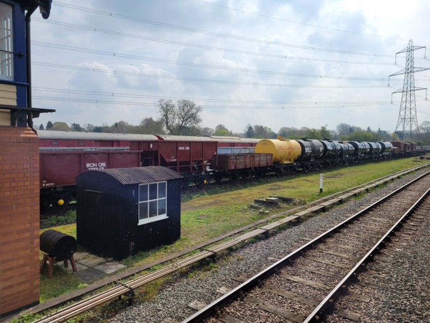 Class 37 pioneer D6700 with Hogwart's Castle and 60009 Union of South Africa, Sat 28/12/2013.. 