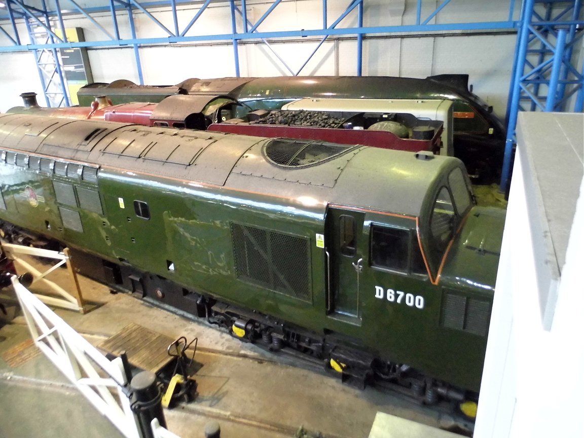 Class 37 pioneer D6700 with Hogwart's Castle and 60009 Union of South Africa, Sat 28/12/2013.. 