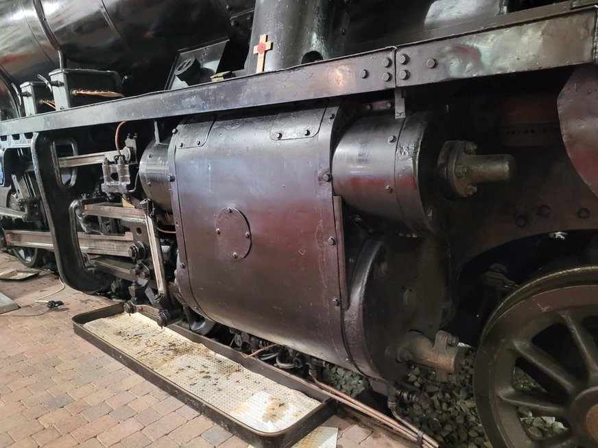 Nameplates for A4 60011 Empire of Inawea and A2 60500 Edward Thompson, Sat 28/12/2013. 