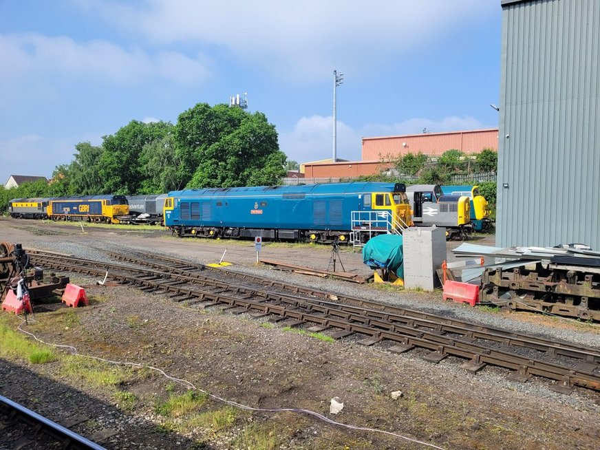 Class 37 pioneer D6700 with Hogwart's Castle and 60009 Union of South Africa, Sat 28/12/2013.. 