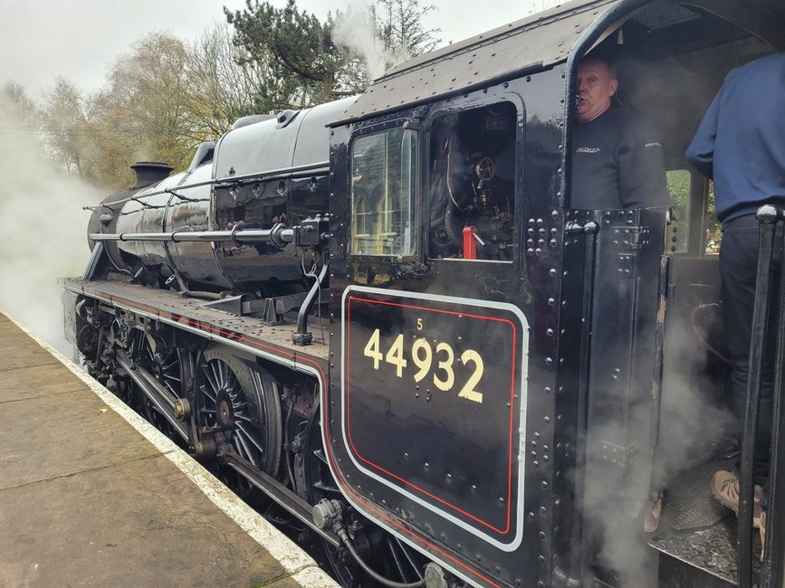 Class 37 pioneer D6700 bfh Hogwart's Castle and 60009 Union of South Africa, Sat 28/12/2013.. 