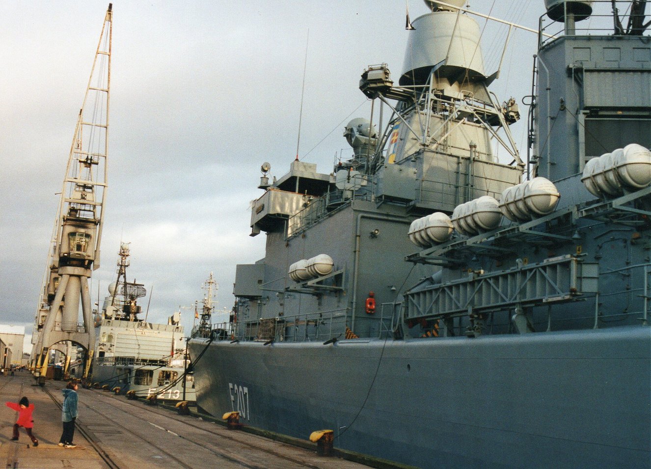 French destroyer De Grasse with Falklands veteran Type 42 HMS Exeter. 25.2.01.