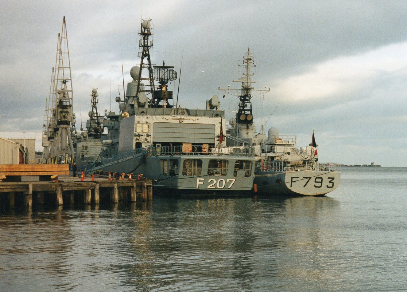 French destroyer De Grasse with Falklands veteran Type 42 HMS Exeter. 25.2.01.