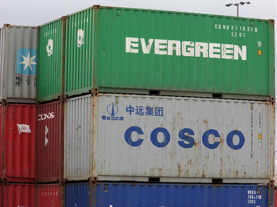 More containers at Doncaster Railport, Sun 15/9/2013. 