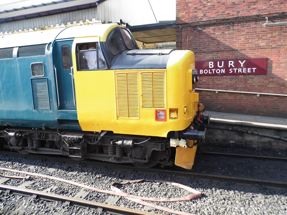 Class 37 pioneer D6700 with Hogwart's Castle and 60009 Union of South Africa, Sat 28/12/2013.. 