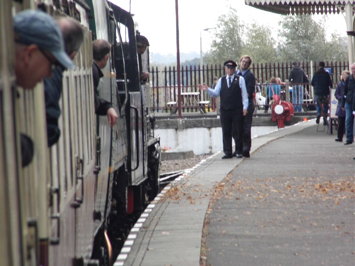 Class 37 pioneer D6700 with Hogwart's Castle and 60009 Union of South Africa, Sat 28/12/2013.. 