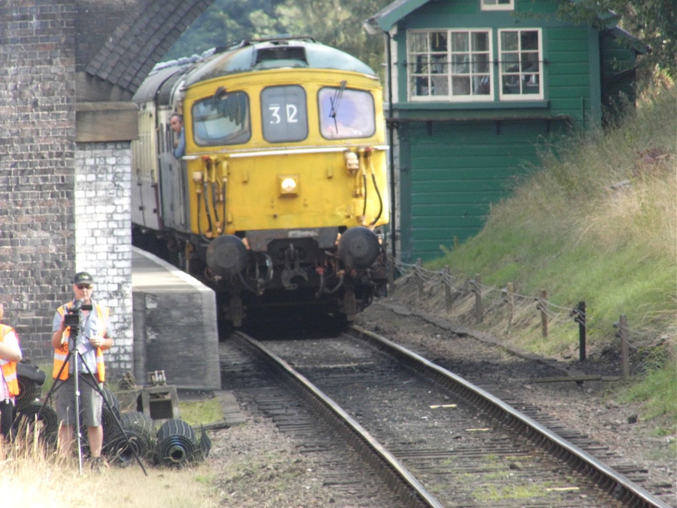 Class 37 pioneer D6700 with Hogwart's Castle and 60009 Union of South Africa, Sat 28/12/2013.. 