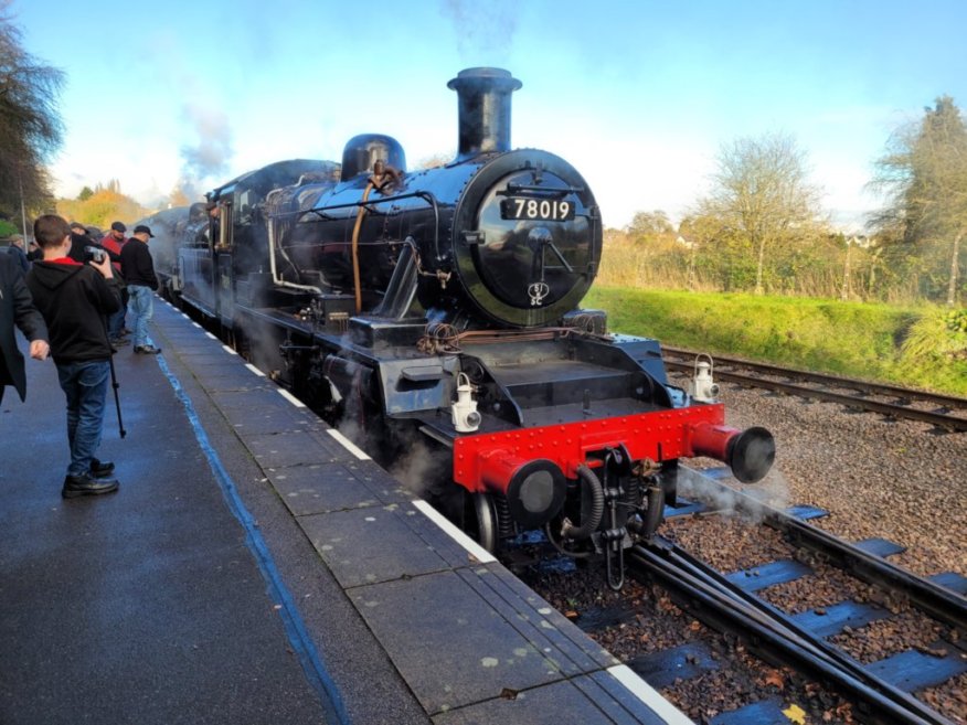 Class 37 pioneer D6700 with Hogwart's Castle and 60009 Union of South Africa, Sat 28/12/2013.. 