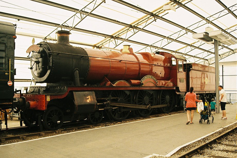 Harry Potter movie star 5972 Hogwarts Castle at NRM, York Wed 20/4/11. 