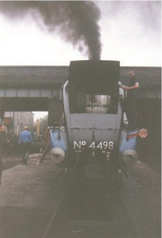 Sir Nigel Gresley getting cleaned at 5:30am