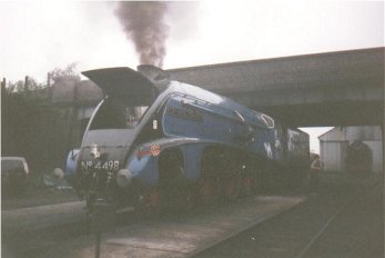 Sir Nigel Gresley getting cleaned at 5:30am