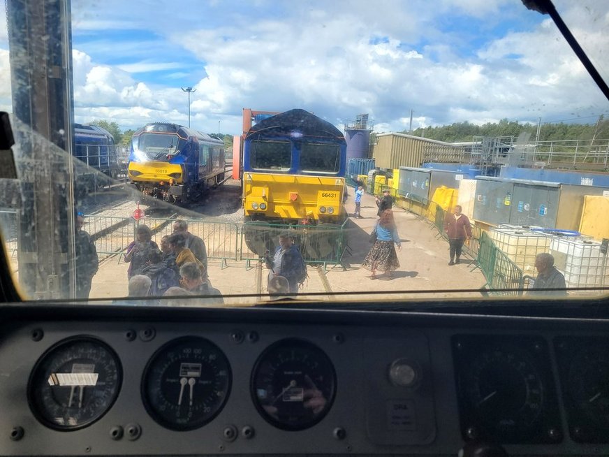 Class 37 pioneer D6700 with Hogwart's Castle and 60009 Union of South Africa, Sat 28/12/2013.. 